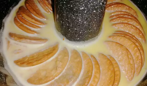 Бисквитена торта с крем карамел