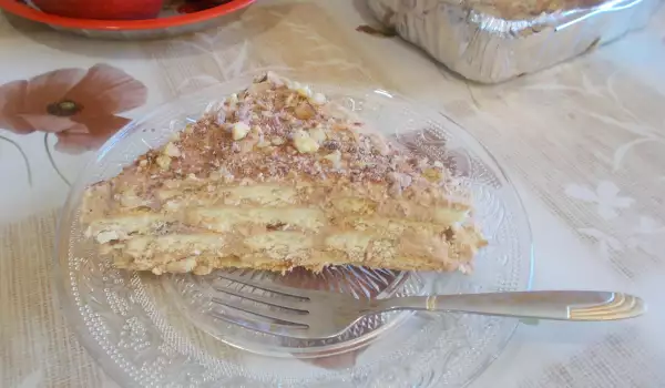 Бисквитена торта с маскарпоне и течен шоколад