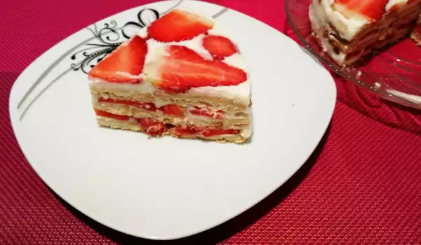 Бисквитена торта с желатин и ягоди