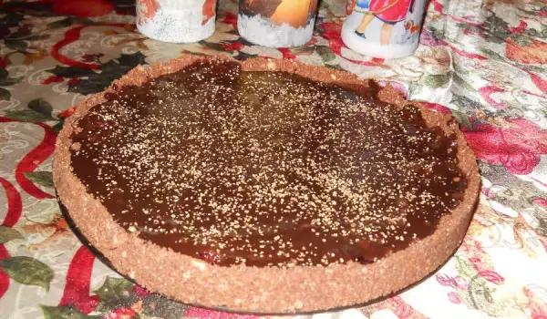 Бисквитена тарта с ягодово сладко и шоколад