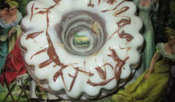 Бисквитена торта във форма за кекс