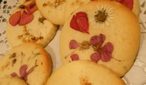 Пролетни бисквити с ядливи цветя