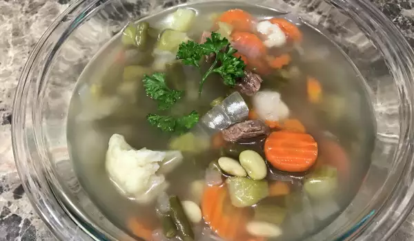 Диетична супа с боб Лима и телешко