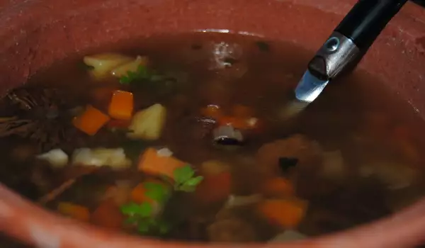 Бистра супа от челядинки и зеленчуци