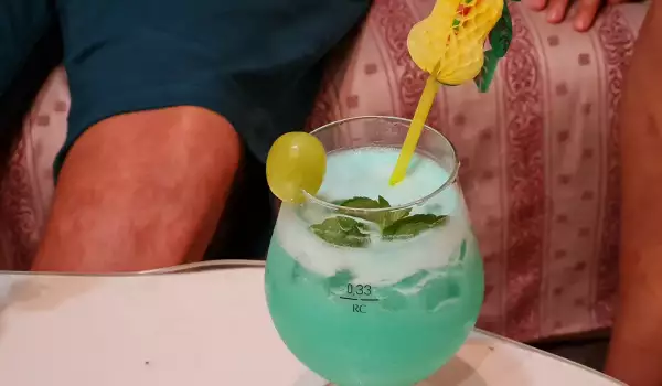 Blue Hawaii коктейл