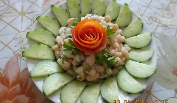 Бобена салата с пресен лук