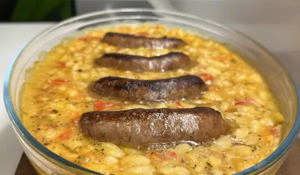 Боб с наденица по мъжки
