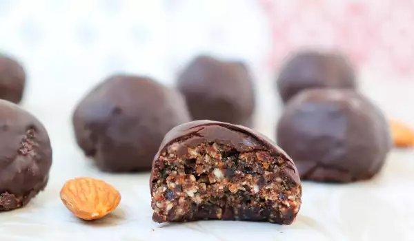 Шоколадови бонбони с бадемов вкус