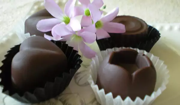 Шоколадови бонбони с три различни плънки