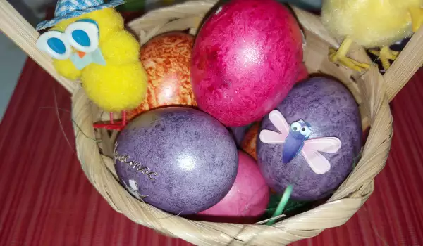 Боядисани седефени яйца