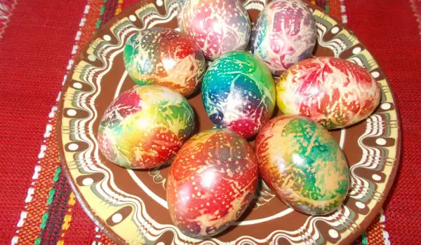 Боядисани яйца със салфетка