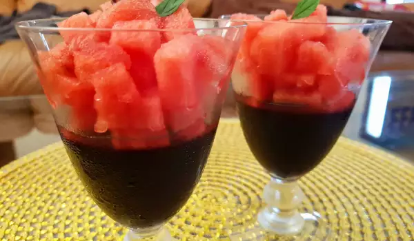 Желиран веган десерт с боровинки и диня