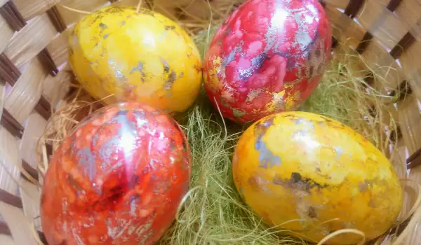 Боядисани яйца Антик
