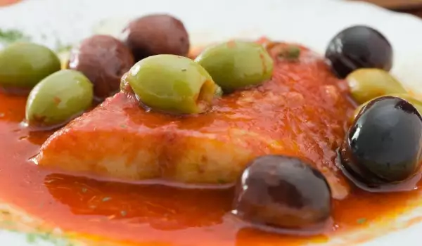 Риба с домати и маслини каламата