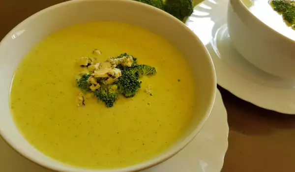 Супа от броколи с горгонзола и сметана