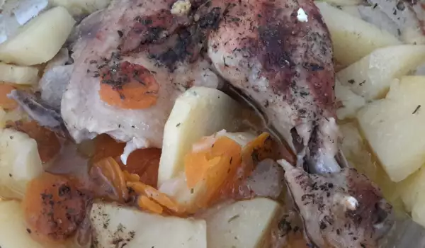 Бутче от пиле с картофи, морков, лук в огнеупорен съд