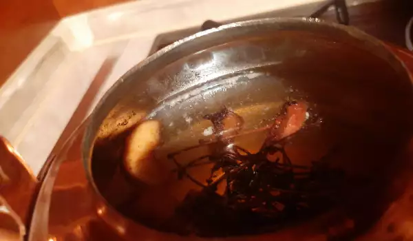 Чай от черешови дръжки с карамфил
