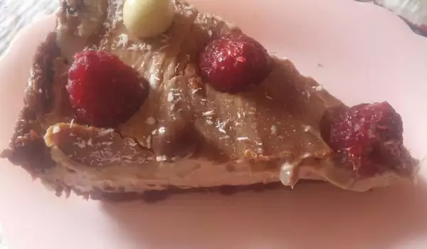 Чийзкейк със сметанов крем, шоколад и малини