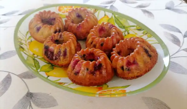 Черешови кексчета с шоколадови капки