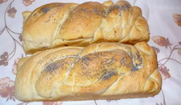 Чеснов хляб с маково семе