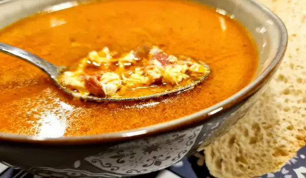Мадридска чеснова супа с хамон