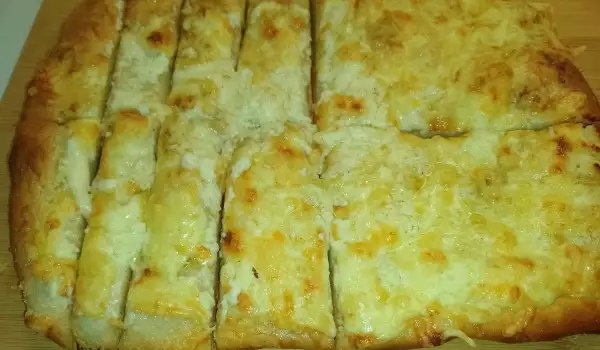 Чеснова питка с 3 вида сирене