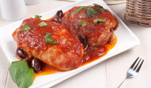 Пилешко с доматен сос и маслини каламата