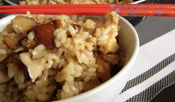 Пилешко с ориз и гъби Шийтаке по китайски
