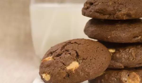 Мега шоколадови бисквити с орехи