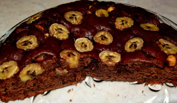 Бананов кейк с шоколад и лешници
