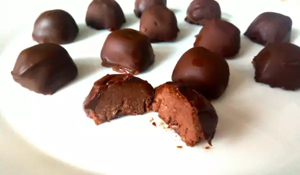 Шоколадови бонбони от червен боб