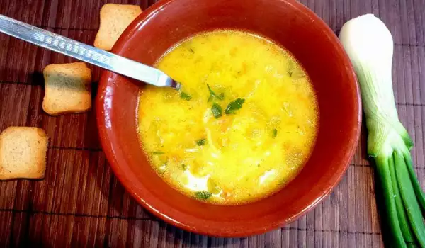 Лека супа с тиквичка, картоф и фиде