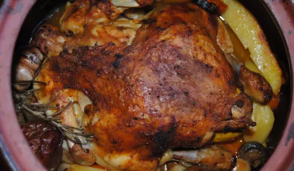 Коледно пиле със зеленчуци в гювеч