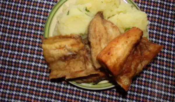Пържена ципура с розмарин и картофена гарнитура