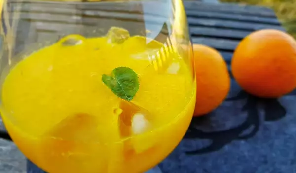 Леден портокалов коктейл с Коантро
