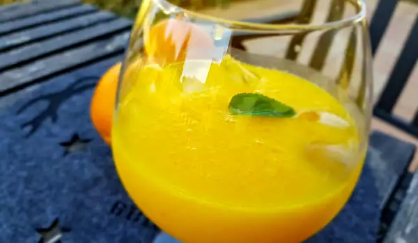 Леден портокалов коктейл с Коантро
