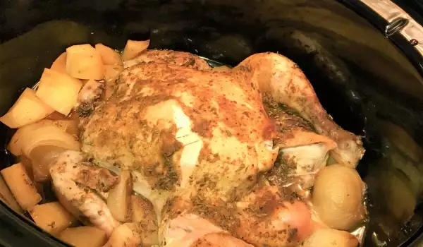 Цяло пиле с гарнитура в Crock-pot