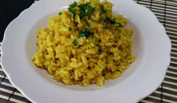 Къри ориз с червена леща