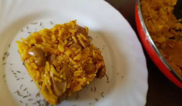 Пикантен дългозърнест ориз с гъби на тиган