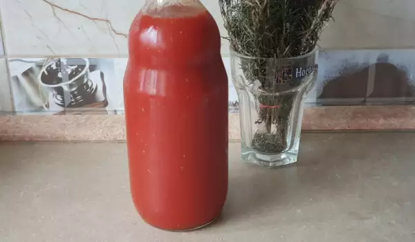 Домашен доматен сок с люти чушки