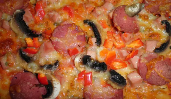 Домашна пица с колбас