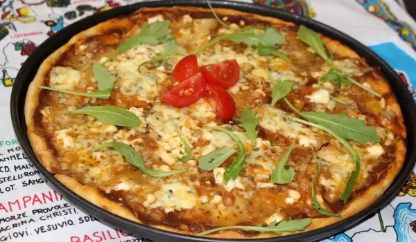 Домашна пица със сирена