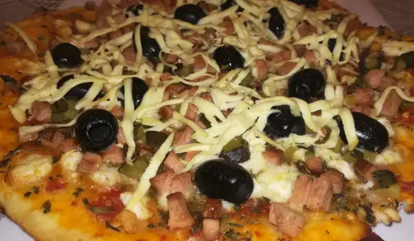 Домашна пица с пушен свински врат