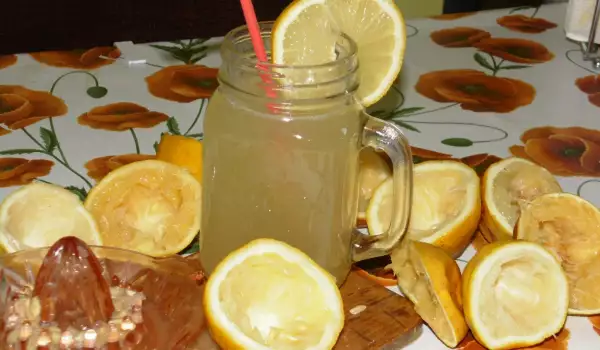 Домашна освежаваща лимонада