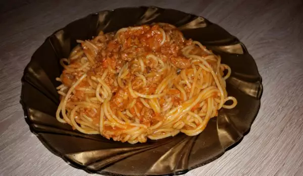 Домашни спагети Болонезе с червено вино