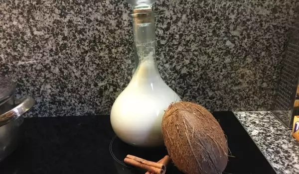 Домашно кокосово мляко с пчелно млечице