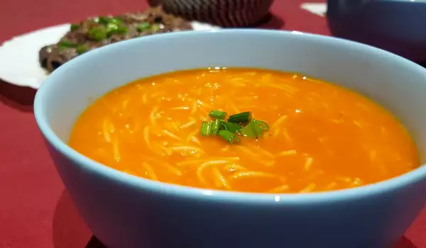 Веган доматена супа с фиде