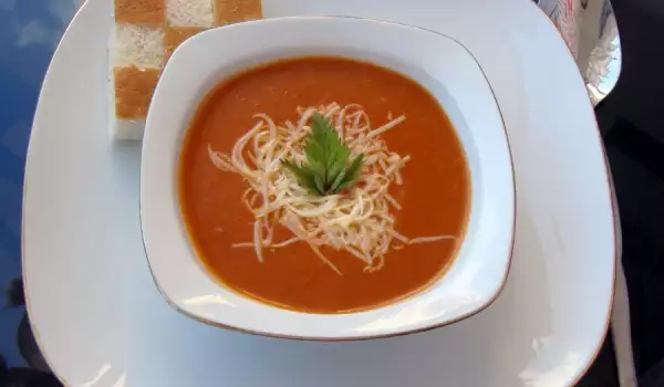 Доматена супа с прясно мляко и чесън