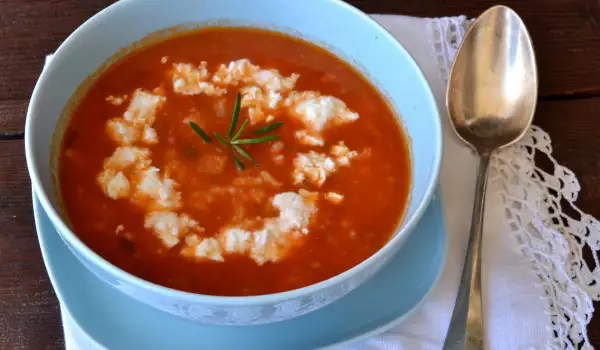 Доматена супа с ориз и сирене