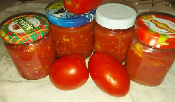 Консервирани домати в буркани за зимата